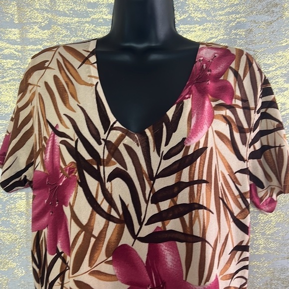 Nygard Collection Petites Short Sleeve Floral Top Size L - Picture 3 of 10
